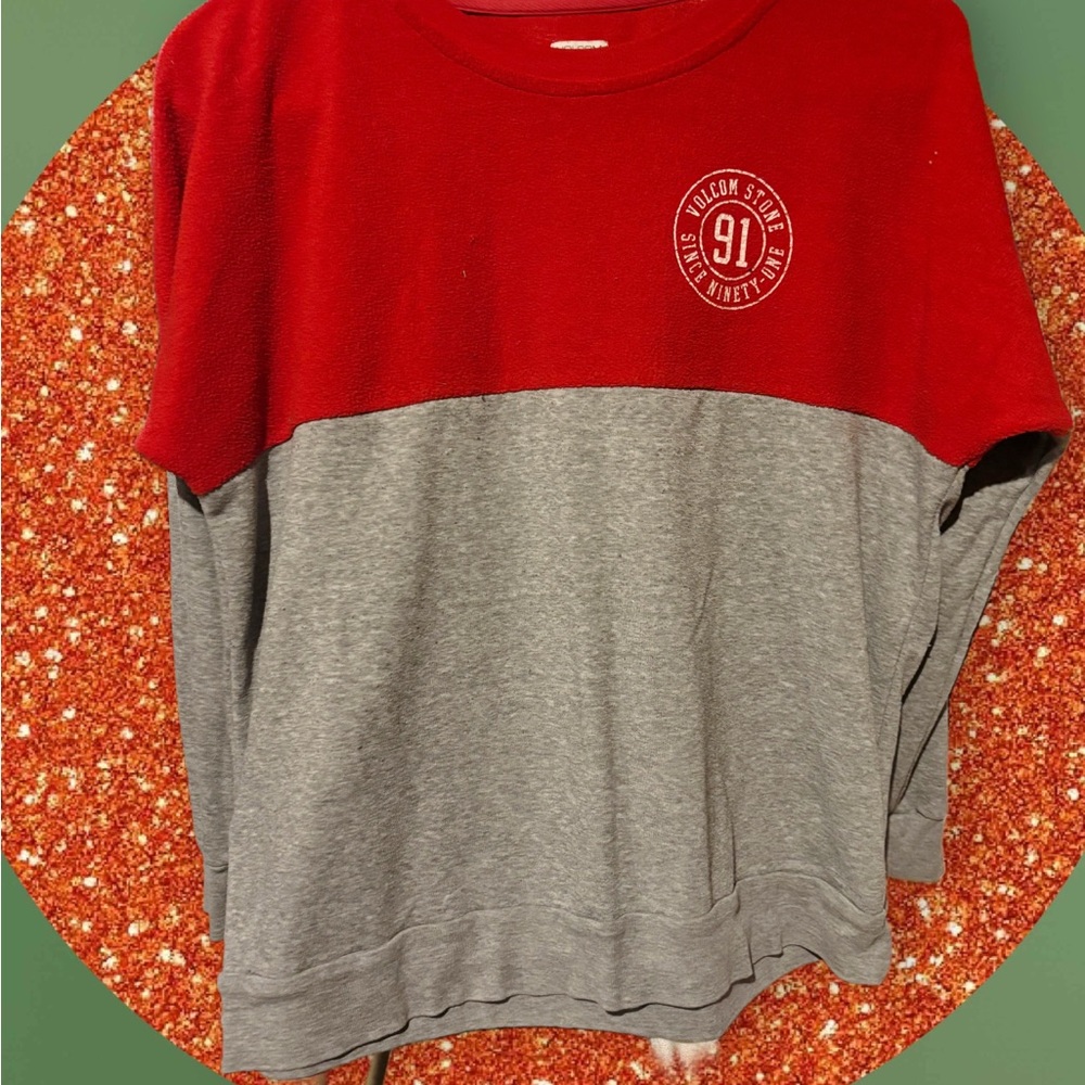 Volcom Ladies lightweight sweatshirt, no hood.